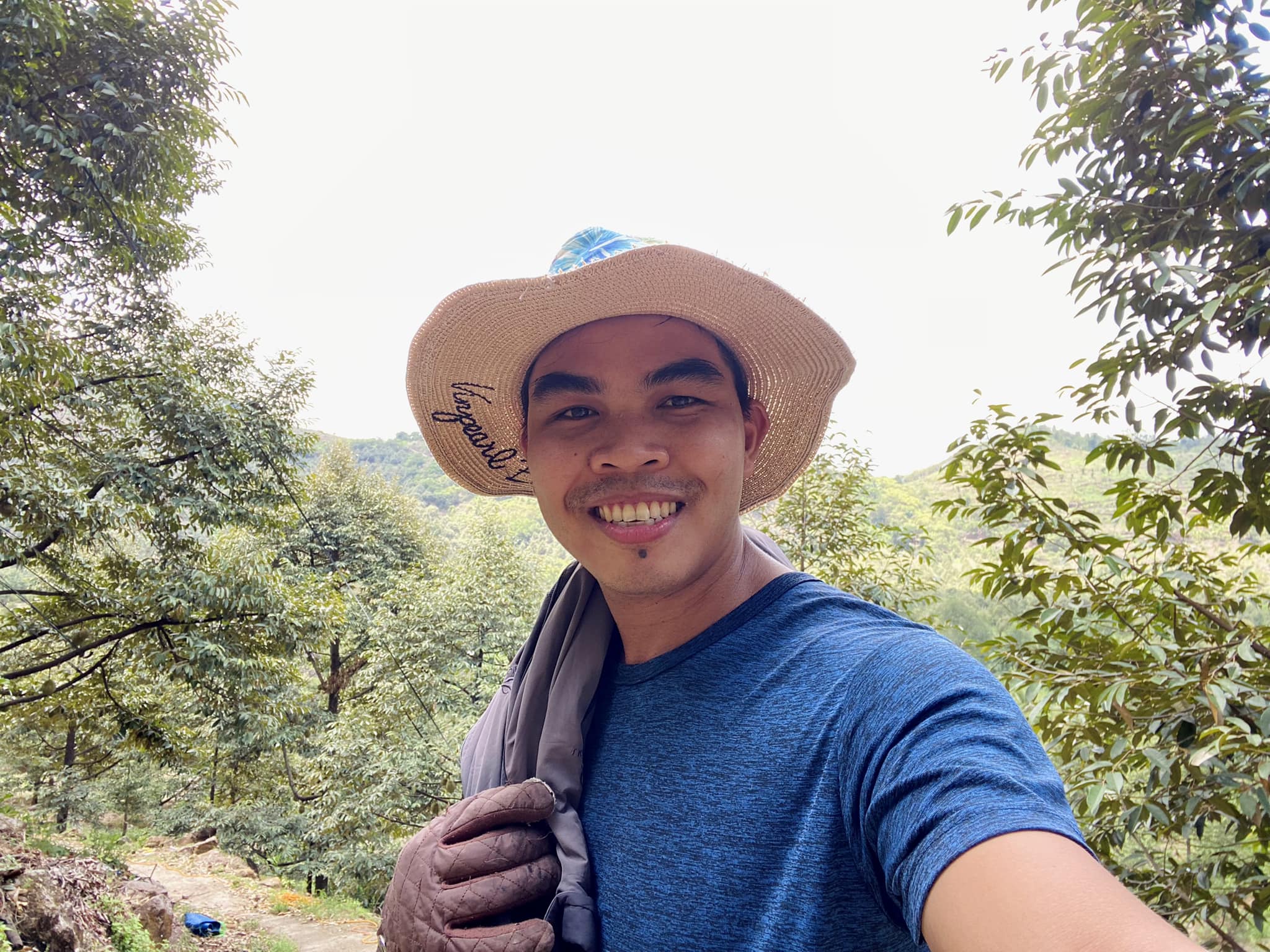 Sau Những "Lớp Áo" Màu Mè, Ta Tìm Thấy Được Gì?